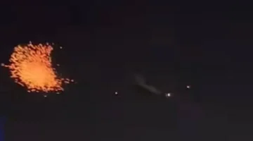 ارتطام جسم غريب بطائرة ركاب في سماء الأردن وتناثر شظايا نارية عند الهبوط